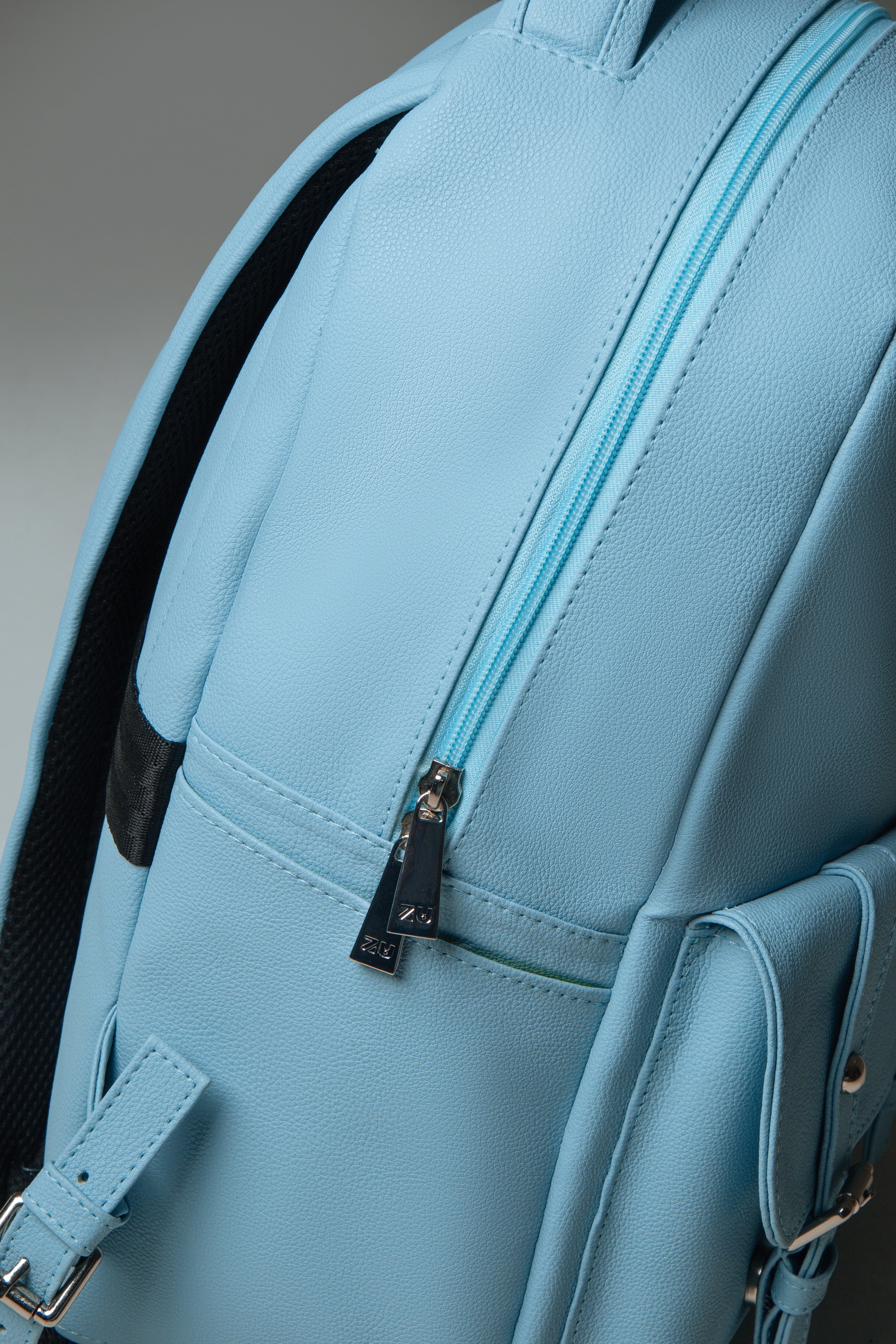 BACKPACK TITAN AZUL CELESTE - ZUSSA