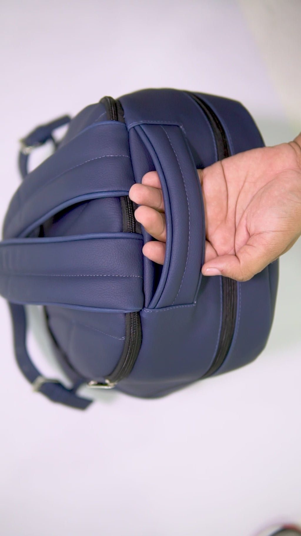 MORRAL TITAN VINO TINTO I Mejor diseño del año