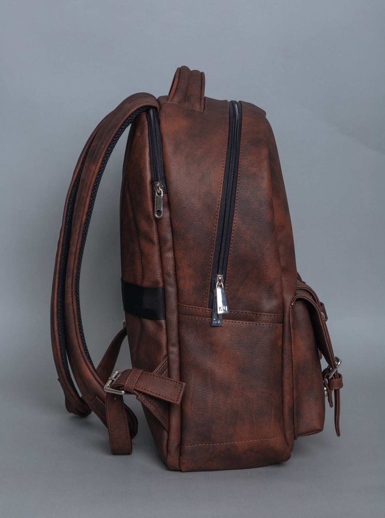 BACKPACK TITAN MARRÓN - ZUSSA