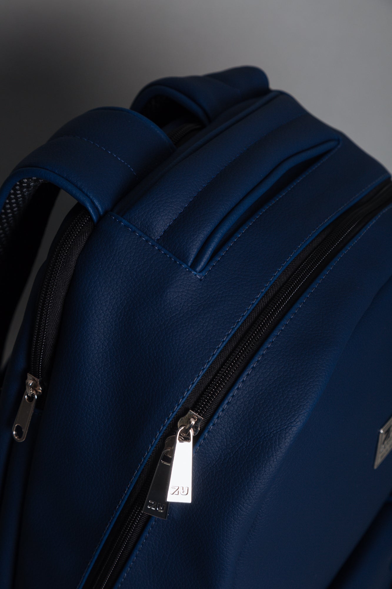 BACKPACK TITAN AZUL NAVY - ZUSSA