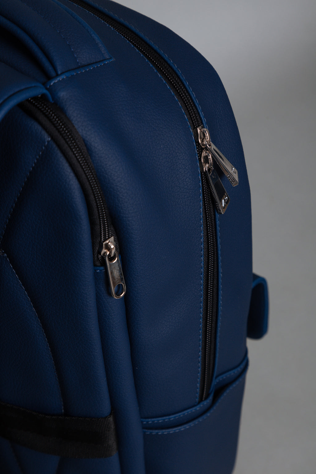 BACKPACK TITAN AZUL NAVY - ZUSSA