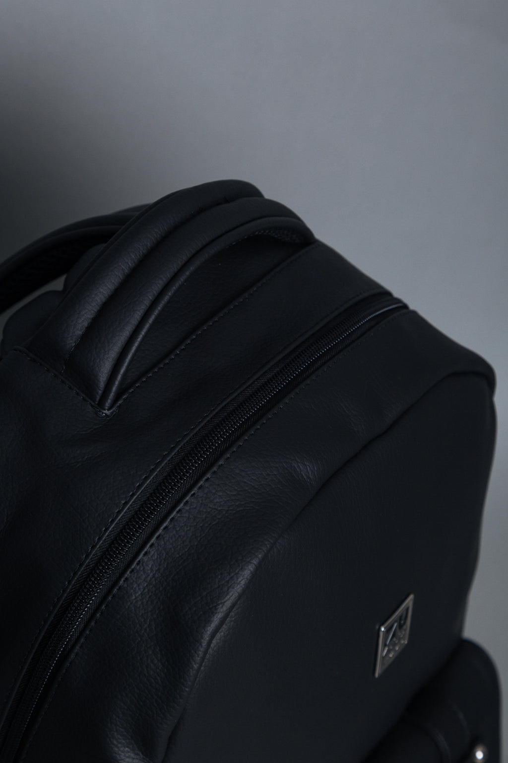 BACKPACK TITAN NEGRO - ZUSSA