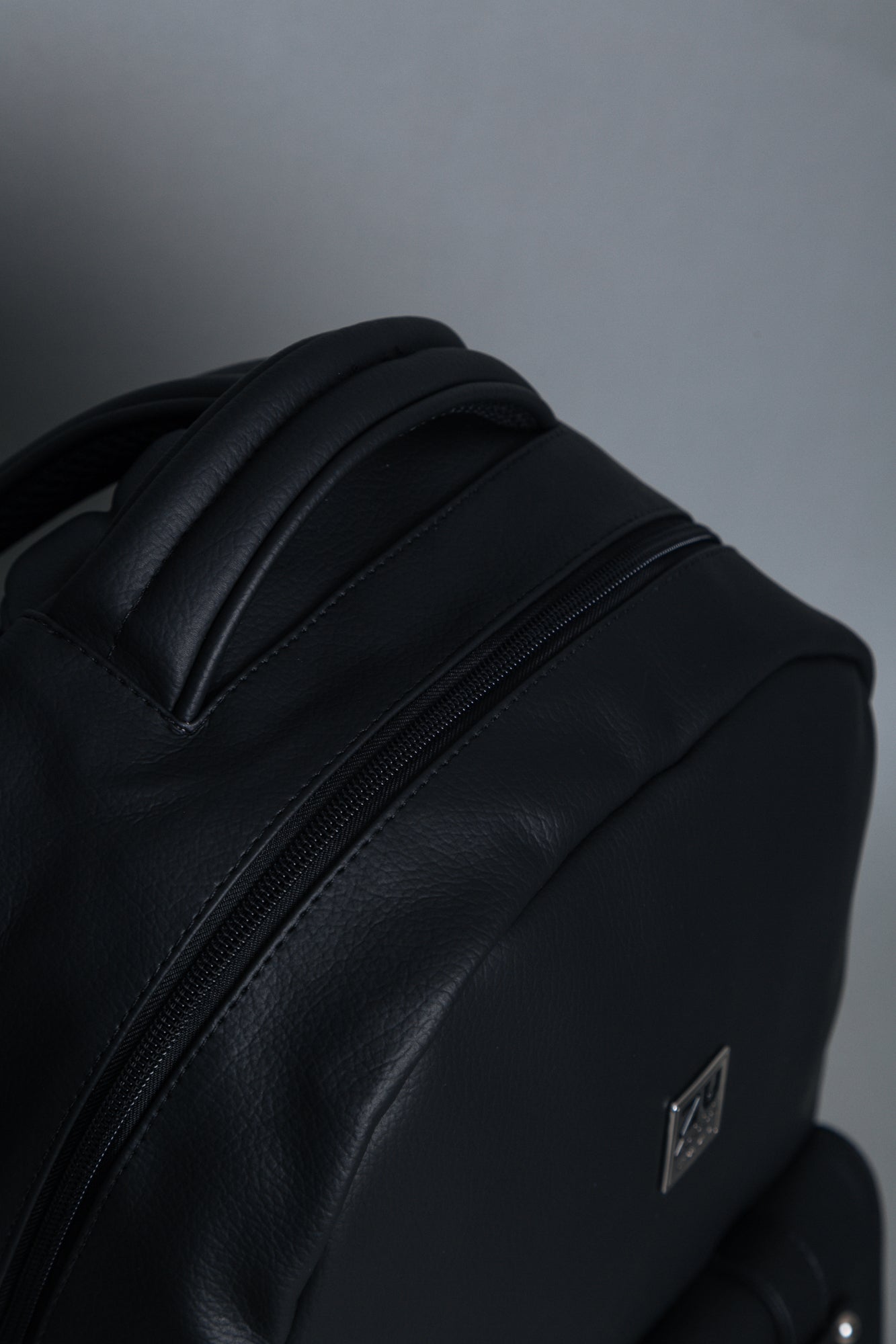BACKPACK TITAN NEGRO - ZUSSA