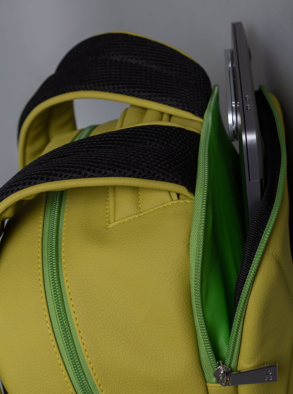 BACKPACK TITAN VERDE LIGHT - ZUSSA